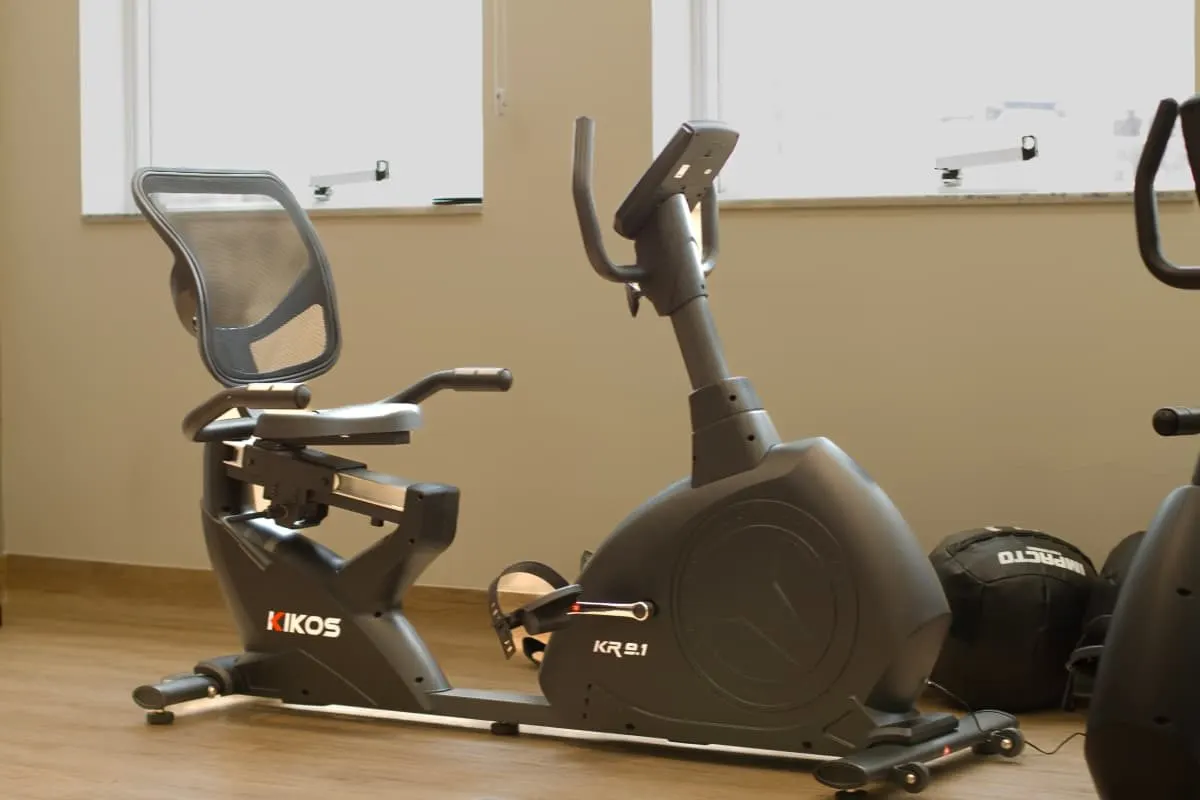 Bicicleta horizontal usada nas sessões de condicionamento