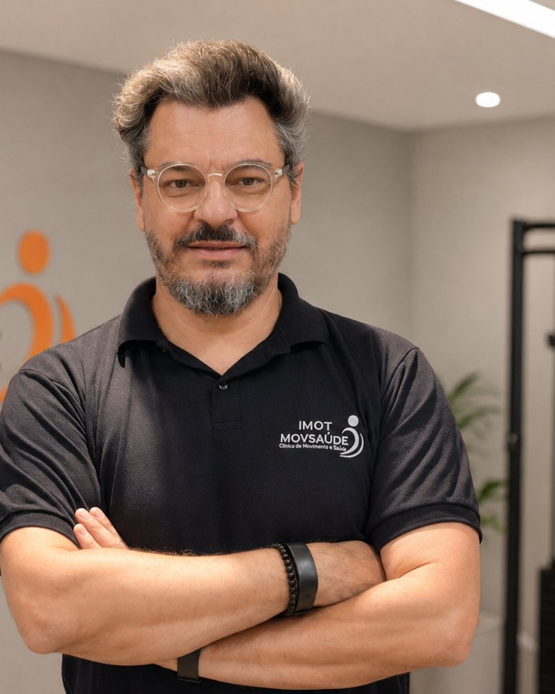 Dr. Ivan de Oliveira Gonçalves na sala do IMOT MovSaúde